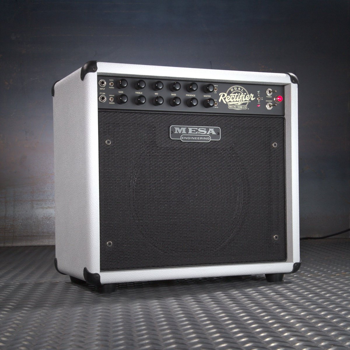 MesaBoogie's tweet photo. The 'big sound from a small box' concept started with modified Princetons that led to the original Mark 1 Boogies. Today the Recto-Verb 25 is proof that nobody can match Mesa when it comes to maximum tone from minimum dimensions. Nick Guppy @Guitarist_Mag #MesaBoogie #RectoVerb25 https://t.co/wJQI0vUzJ1