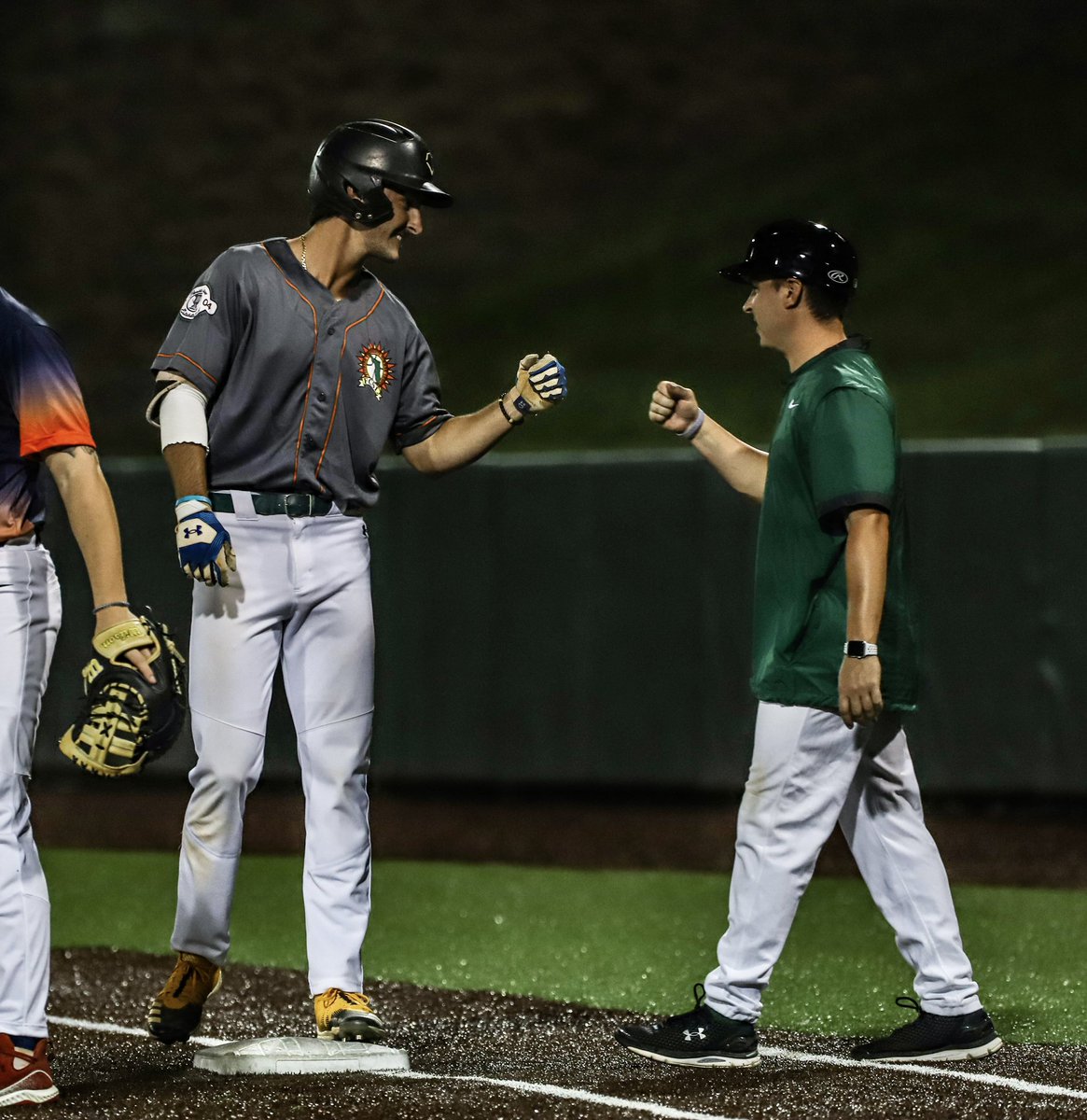 floridaleague's tweet photo. Fletcher Cline (@OspreyBSB) with an RBI in his first AB for the 10-piece!🔥

E6: Sunbelt 3 - 10 FCSL https://t.co/BJjdrJN0GP