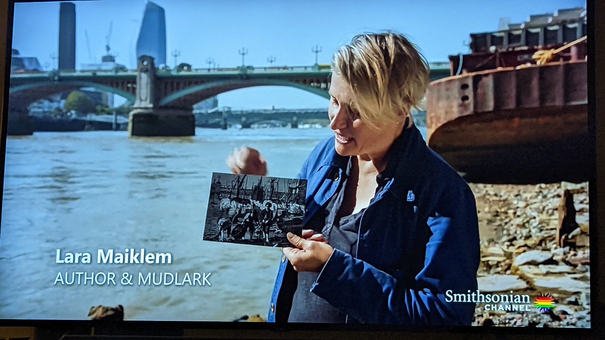 Just turned on Searching for Secrets: London on <a href="/SmithsonianChan/">Smithsonian Channel</a> and caught <a href="/LondonMudlark/">Lara Maiklem FSA - The London Mudlark</a>. I was so excited to hear her voice sound just like it does in my head when I read her posts or flip thru her book!