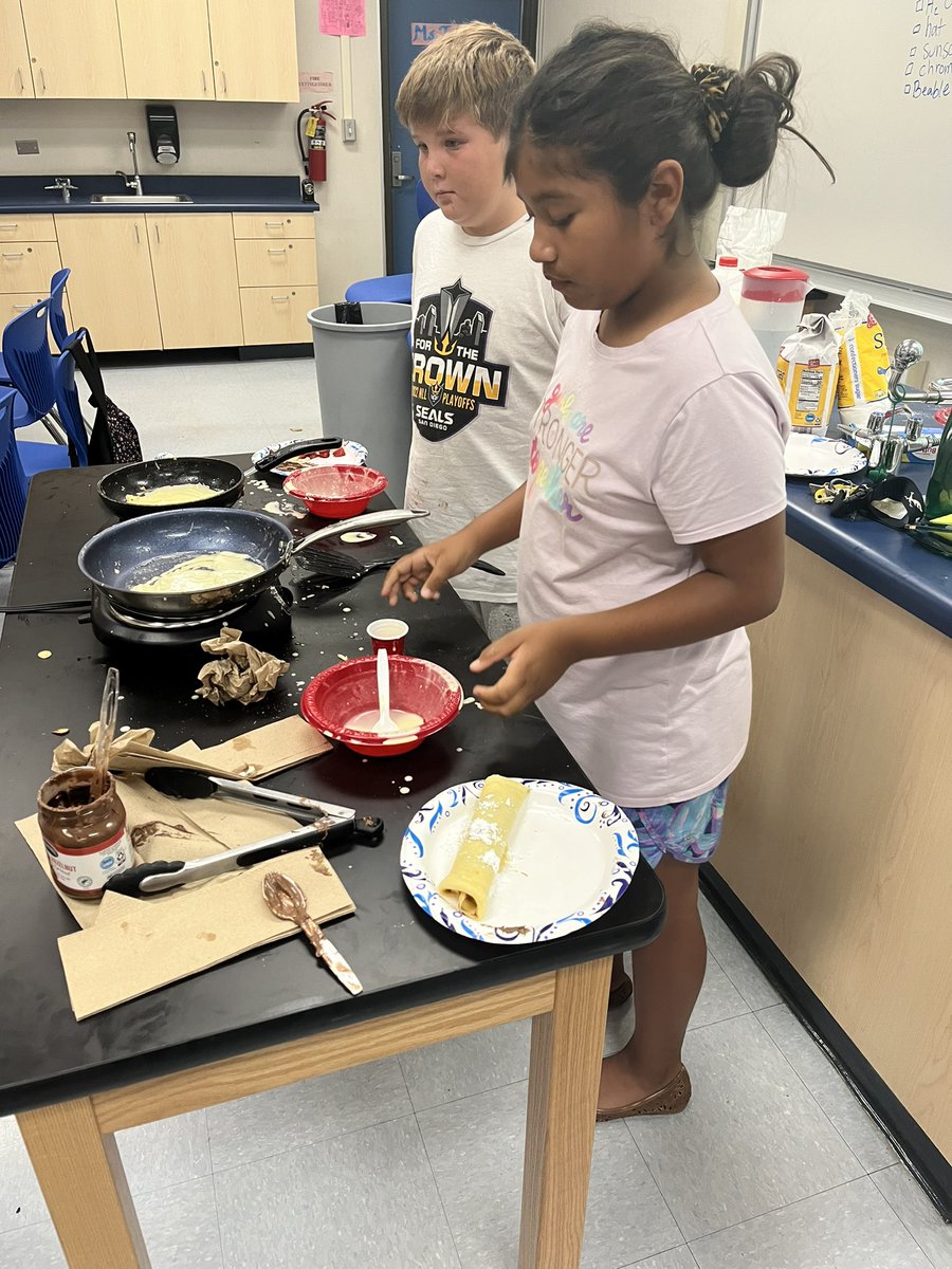 Très bien Roadrunners! Cooking class in action at Camp Cajon Montgomery Middle School: Crepès😍<a href="/CajonValleyUSD/">CajonValleyUSD</a> <a href="/MontgomeryCVUSD/">Montgomery MS</a>