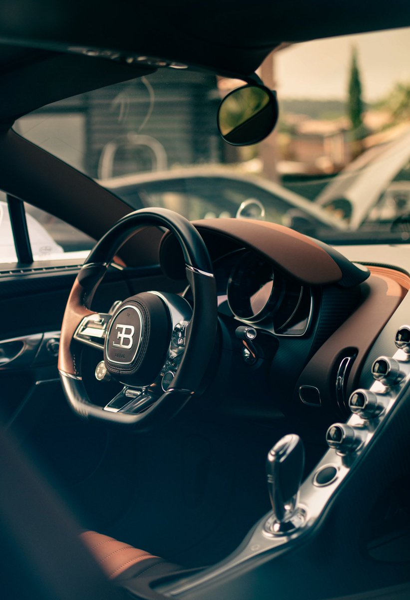 Life is too short to drive boring cars. 😏 

#mondaymotivation #bugatti #dreamcar