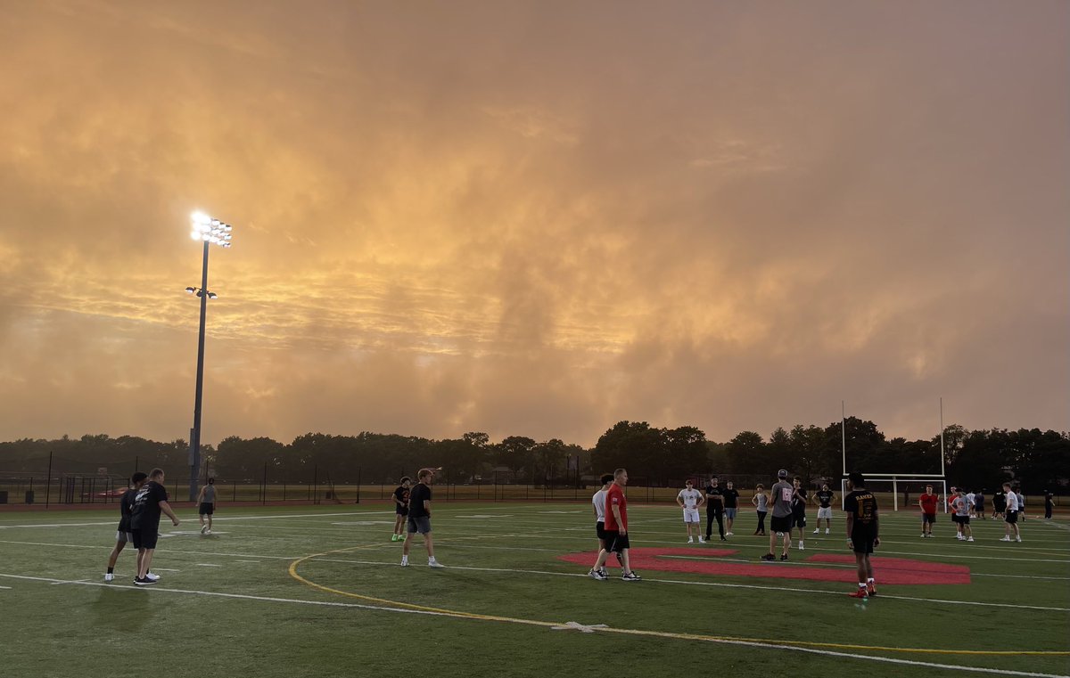 Connetquot_FB's tweet image. Always an amazing sky that welcomes us every night! #TBirdNation #RedOrDie