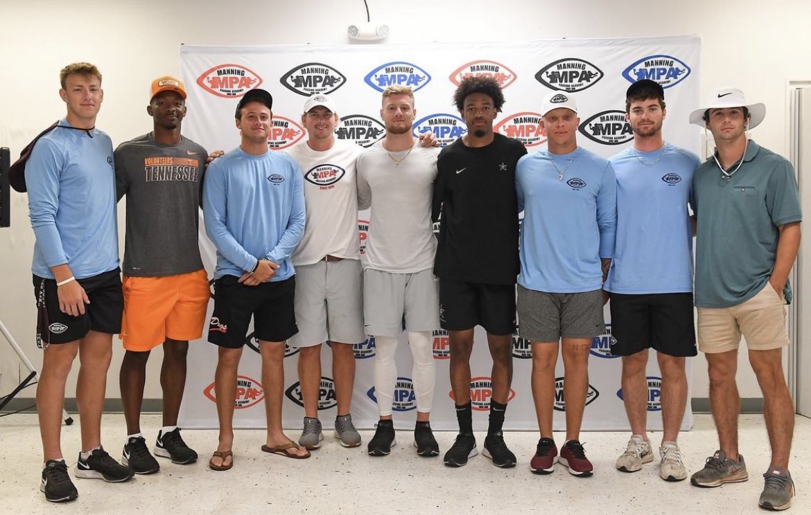zachTNT's tweet photo. All these SEC quarterbacks and only Hendon Hooker is loudly repping his school’s colors https://t.co/d10WLgbdmj