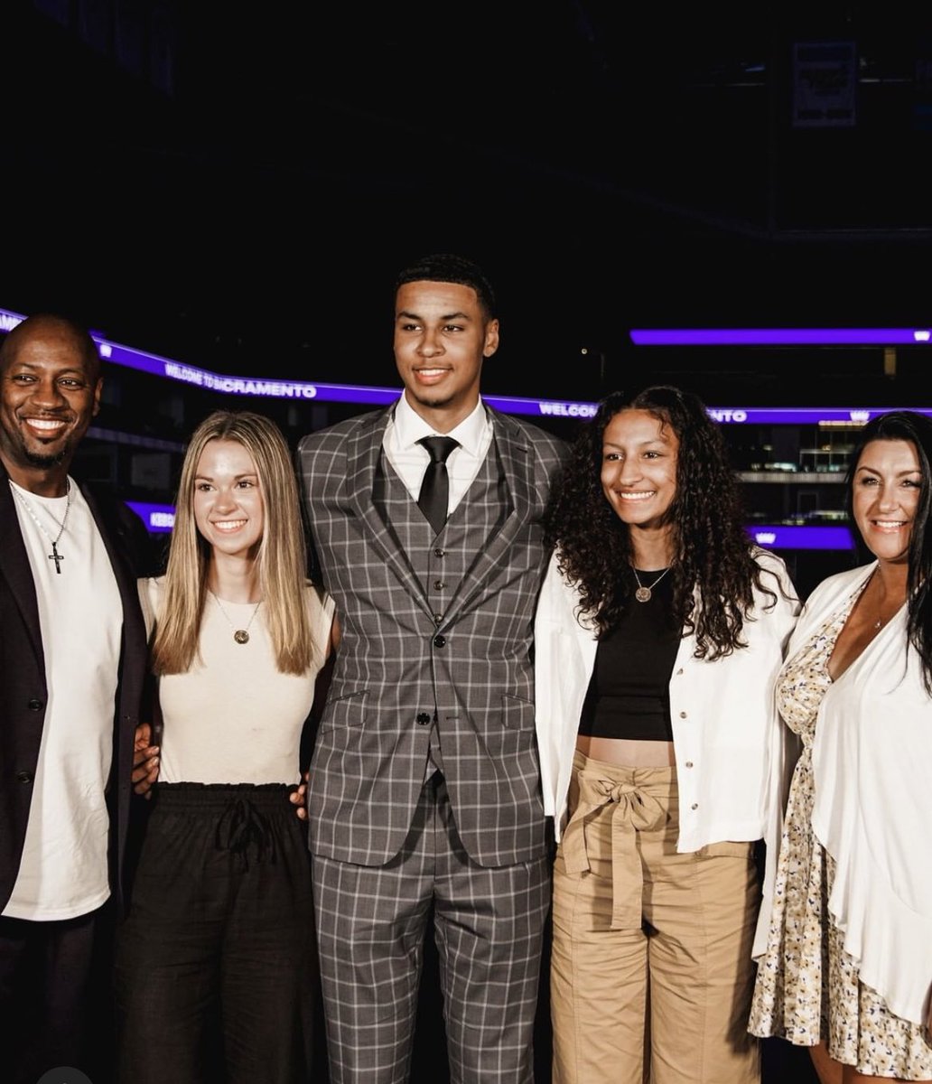 KenyonMurray_'s tweet photo. Words can’t express how proud I am of this young man. On the day he is introduced to his new team, he embraces the community through the Kings organization and speaks to the kids who participate in the Kings &amp; Queens Rise youth basketball league. https://t.co/Sl6AFJszPf