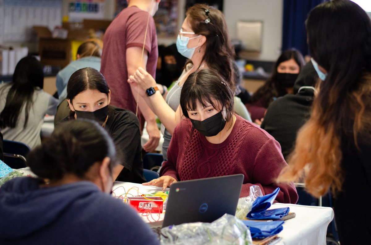 biojamcamp's tweet photo. In day 6 of #biojamcamp, @l3fty112 led teens to make biocircuits using foraged plants ๐ฑ from Gabilan Creek and @makeymakey to play tiny pianos ๐นand tetris! https://t.co/jA69MAoCqJ