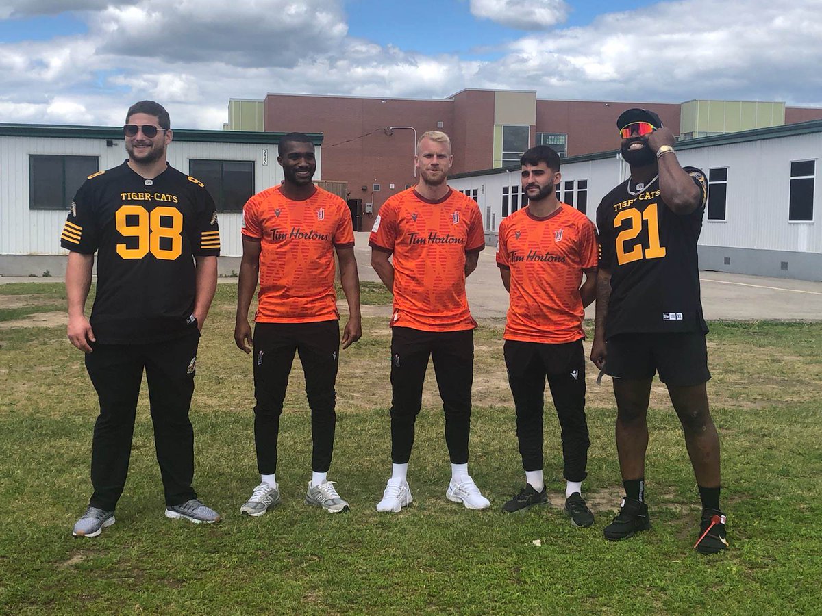 MsWilkieSmith tweet media