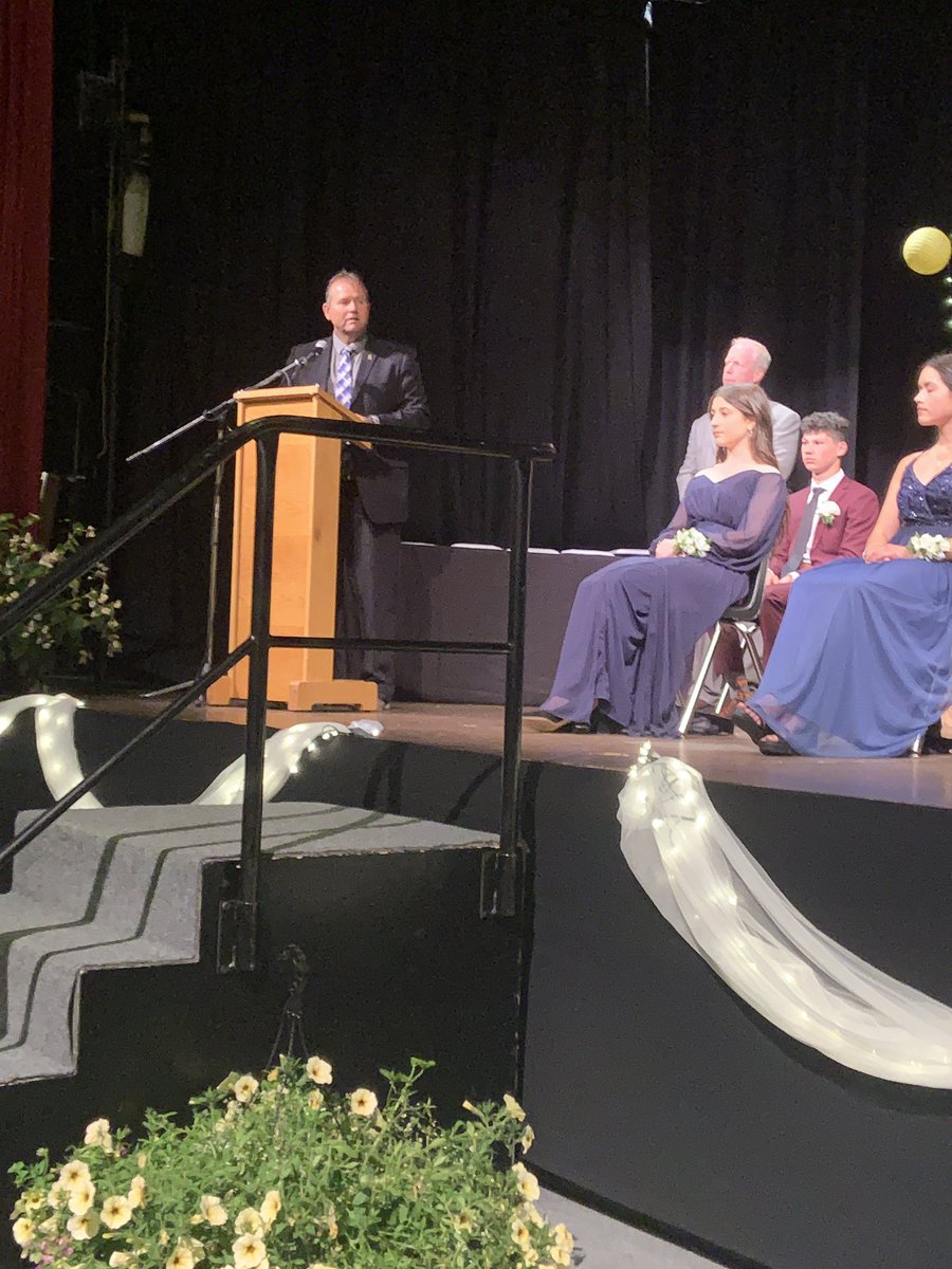 WayneEwaskoMLA's tweet photo. Great evening for another grad. Congratulations to the #2022Grads from @Pinawa Secondary School and @WhiteshellSD who celebrated today! #educationiskey #EduMB #mbpoli https://t.co/3uZRJ08MeT
