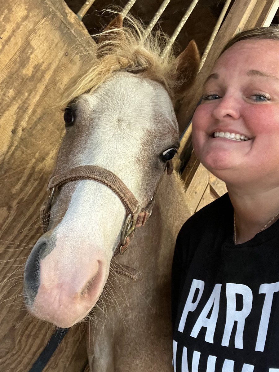 SpecEquestofGA's tweet photo. Special Equestrians of Georgia (SEG) has partnered with The Connection to provide equine therapy for those with mental health issues to find peace. Thanks, United Way.
#unitedwayofforsythcountyga 
#specialequestriansofgeorgia 
#equinetherapy #mentalhealth #theconnectionforsyth https://t.co/SrjRsbelJ9