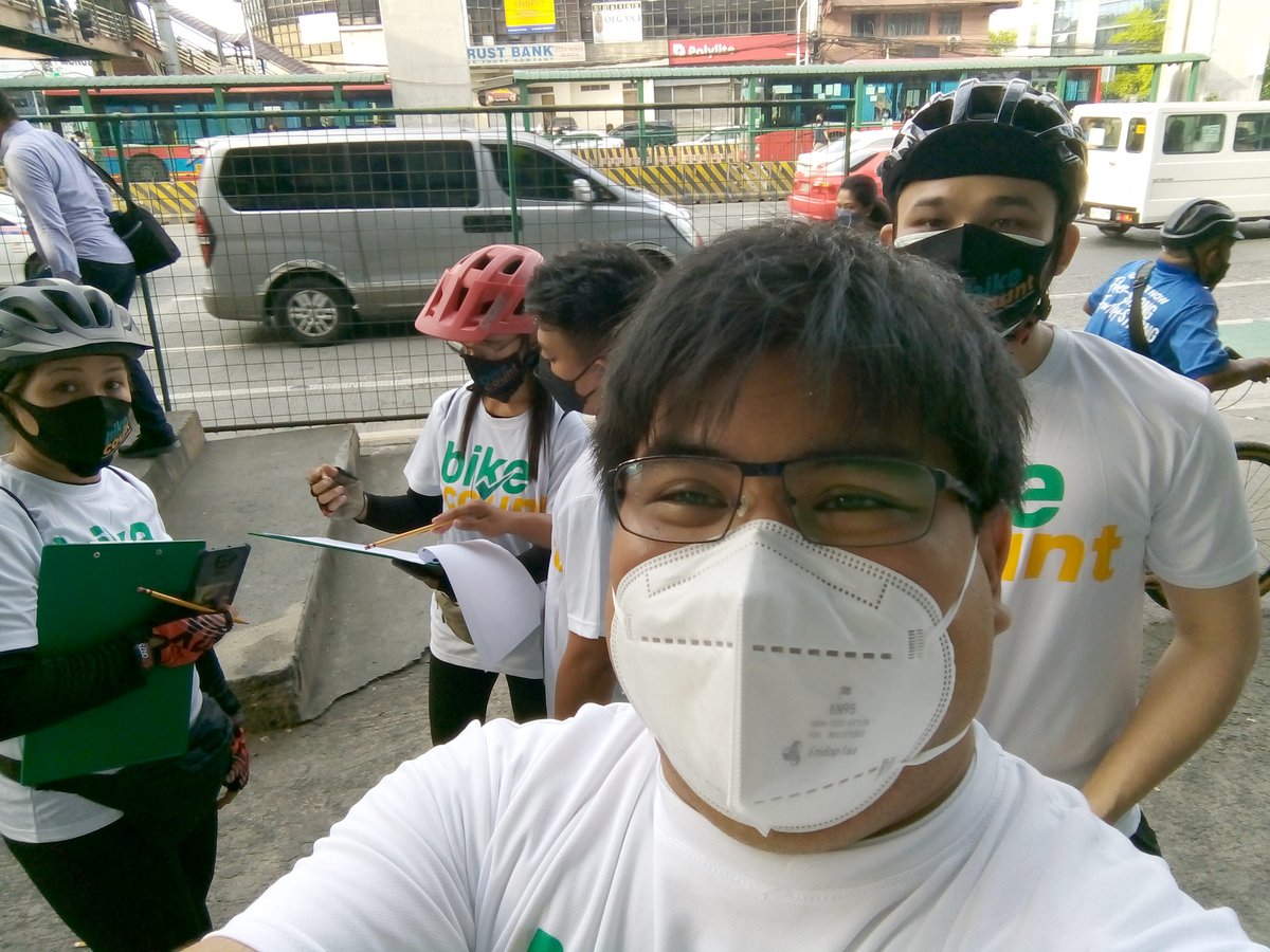 rjmendoza444's tweet photo. 2nd yr of counting bikes, and another yr of joining something beyond myself. I got paired with my partner from last yr again, along with new faces and a rep from @QCGov's GTO. Congressional Ave/EDSA corners. #bilangsiklista #MobilityAwards #bikecount #betterbybicycle https://t.co/VEPJxxBJn6