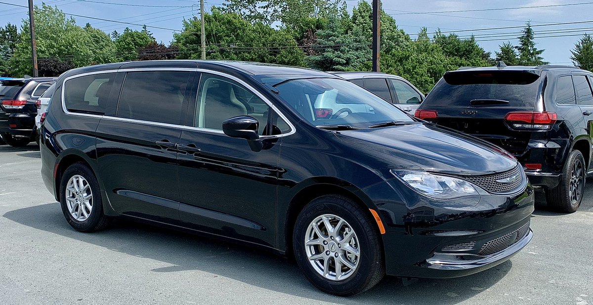 TowneChrysler's tweet photo. Thanks to Sunny Corner Sales &amp; Equipment for picking up this 2022 Chrysler Grand Caravan and choosing Towne Chrysler. #Miramichi #TowneChrysler @ChryslerCanada https://t.co/PXCckPHrLn