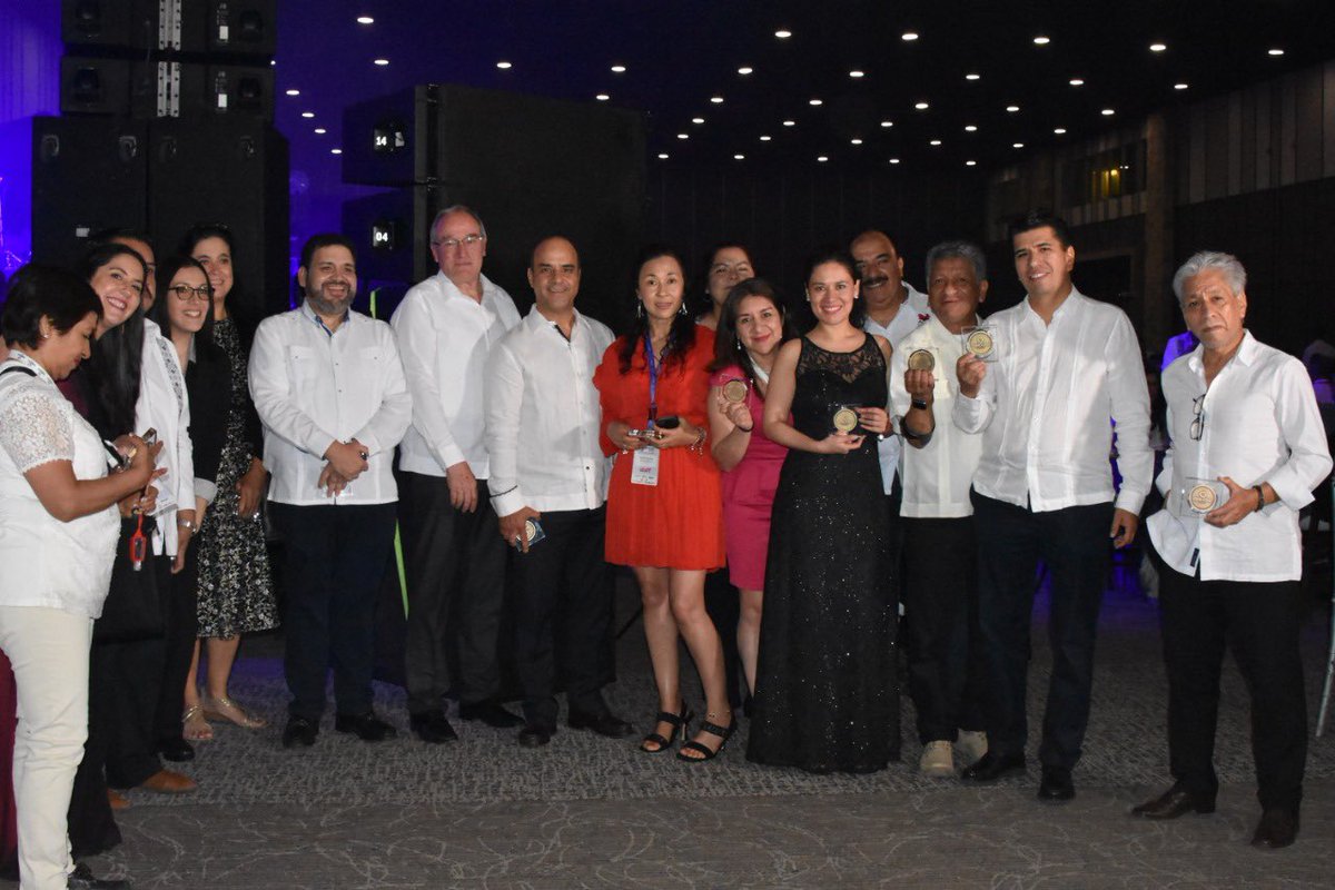 robertoddel's tweet photo. A todos y cada uno de los integrantes del equipo que conforma el #CAS, Centro de Atención a Socios de @OnexpoNacional, mi gratitud y mi amistad siempre para todos ustedes.

  ¡Muchas gracias! https://t.co/2190IqfKO7