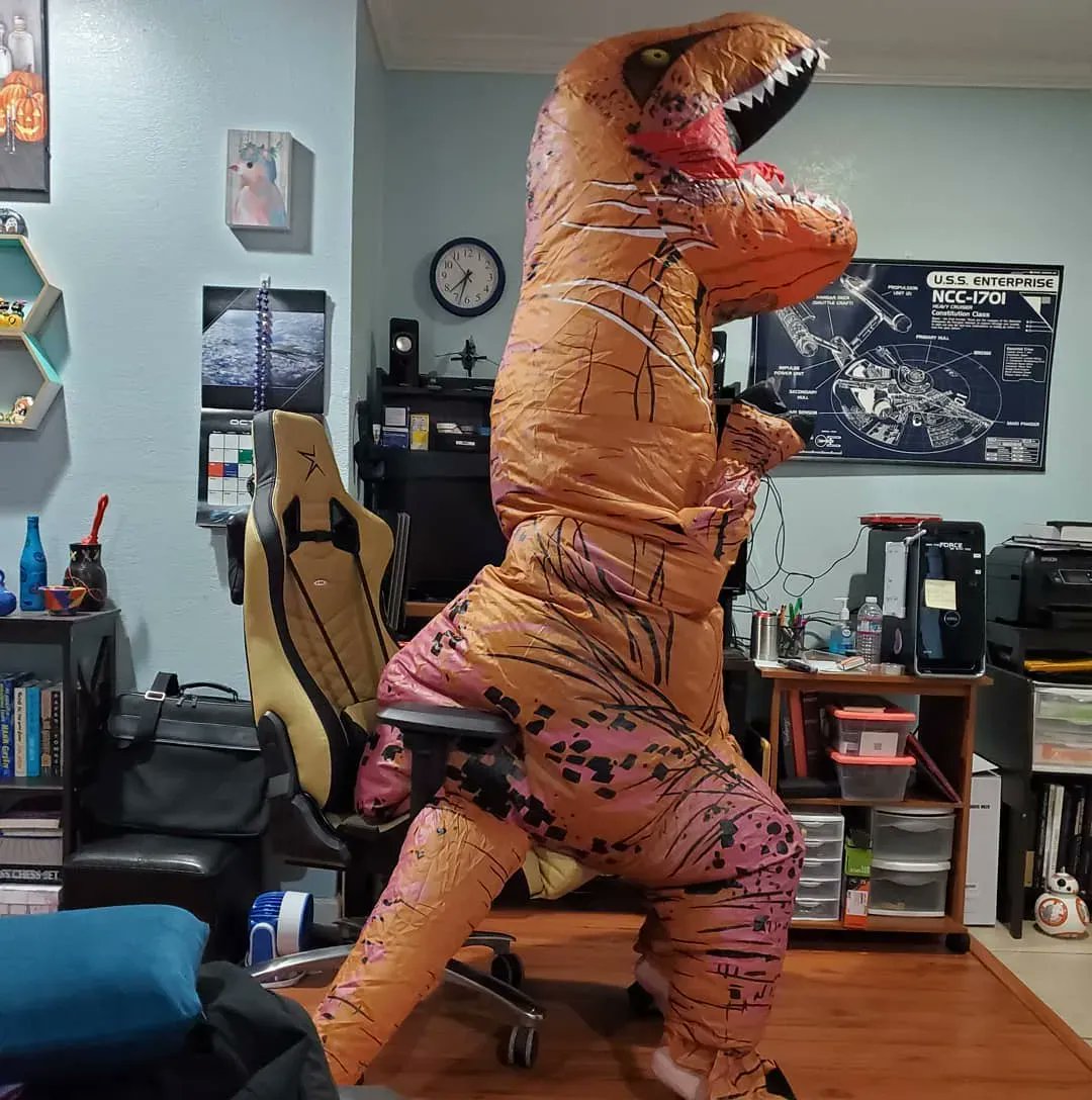 Heavy-duty silla gamer 👇
Puede soportar el peso de un "dinosaurio".😉
📸 <a href="/The_new_bee70/">theNewBee</a>
