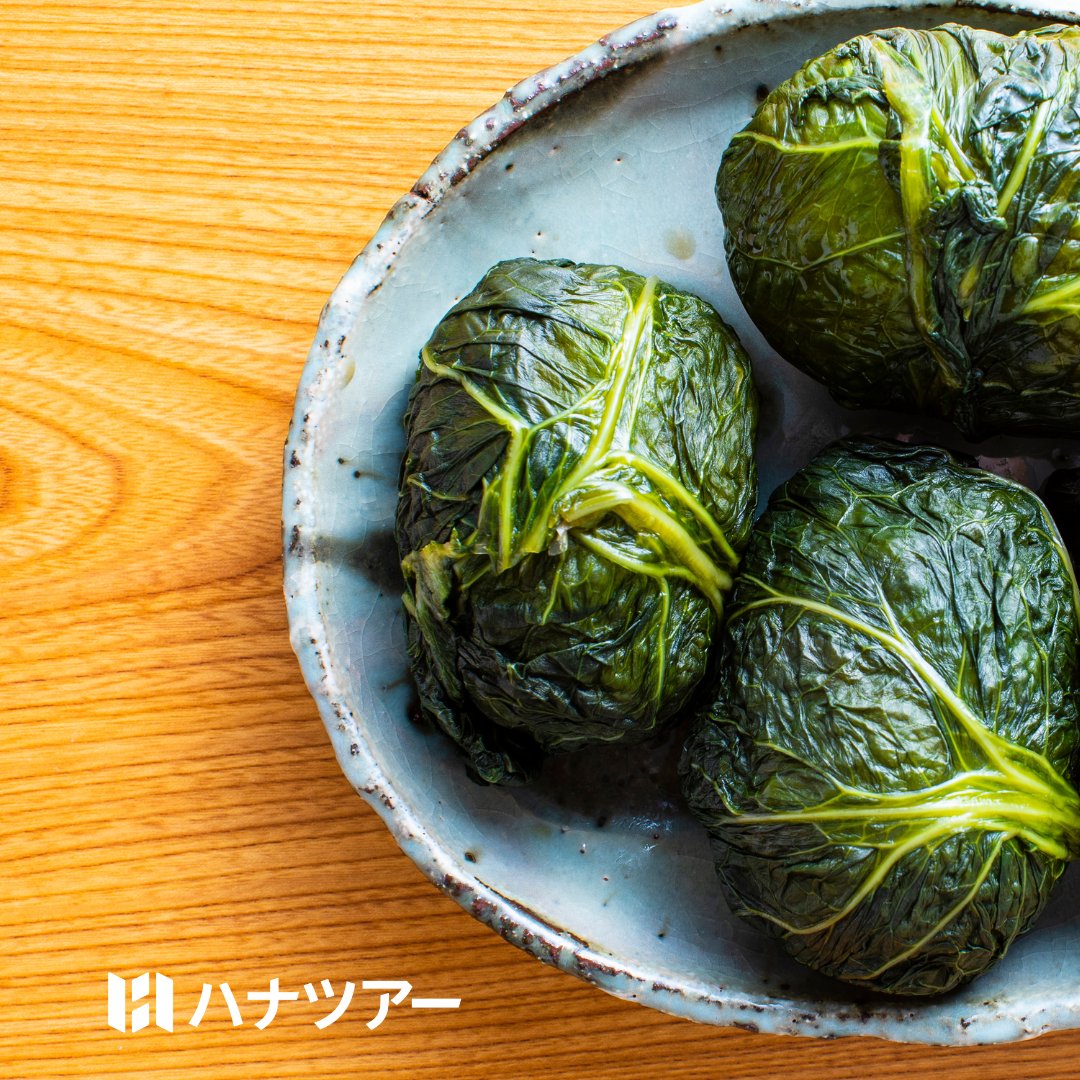 htjworld's tweet image. I'm sure you've heard of sushi, but what about Meharizushi?
It is a favorite dish of the Kumano people, shaped as a rice ball and covered with Japanese Red Mustard Leaves 'takana.' 

For more local speciality, visit here: hanatourjapan.world/local-specialt…

#Wakayamaeatery #Wakayama