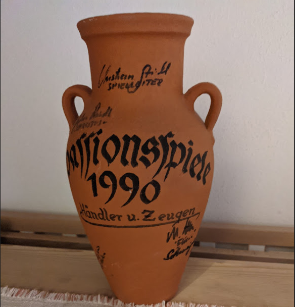 ZMediologie's tweet photo. Spannende Einblicke in Materialität, Machart und Vermarktungsstrategien der #passionsspiel -Souvenirs aus #oberammergau gibt C. Molter auf dem Blog #mediosope https://t.co/hMhB4S0pAi #uzh #zhm #UniMainz @uzh_ds @uni_mainz_eng https://t.co/48SKN3wSaL