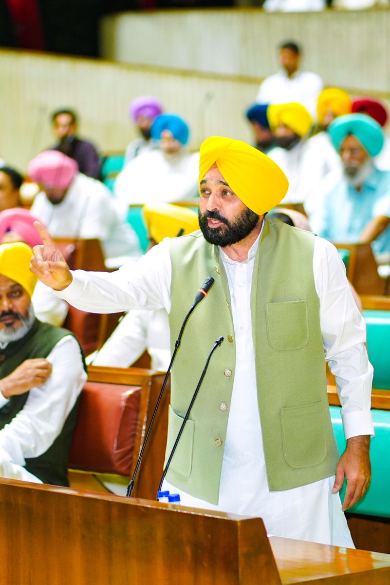 BhagwantMann's tweet photo. ਭਾਜਪਾ ਸਰਕਾਰ ਦੀ ਅਗਨੀਪਥ ਯੋਜਨਾ ਇੱਕ ਬੇਹੱਦ ਤਰਕਹੀਣ ਕਦਮ ਹੈ..ਜੋ ਭਾਰਤੀ ਫੌਜ ਦੇ ਤਾਣੇ-ਬਾਣੇ ਨੂੰ ਬੁਰੀ ਤਰ੍ਹਾਂ ਤਬਾਹ ਕਰ ਦੇਵੇਗੀ

ਅਸੀਂ ਸਾਡੇ ਨੌਜਵਾਨਾਂ ਦੇ ਭਵਿੱਖ ਨੂੰ ਸੁਰੱਖਿਅਤ ਕਰਨ ਲਈ ਯੋਜਨਾ ਖ਼ਿਲਾਫ਼ ਬਹੁਤ ਜਲਦ ਵਿਧਾਨ ਸਭਾ ‘ਚ ਮਤਾ ਲੈ ਕੇ ਆਵਾਂਗੇ.. ਸਾਰੀਆਂ ਪਾਰਟੀਆਂ ਦੇ ਸਮਰਥਨ-ਸਹਿਯੋਗ ਦੀ ਮੰਗ ਵੀ ਕਰਦਾ ਹਾਂ.. https://t.co/f8w91Rhisb