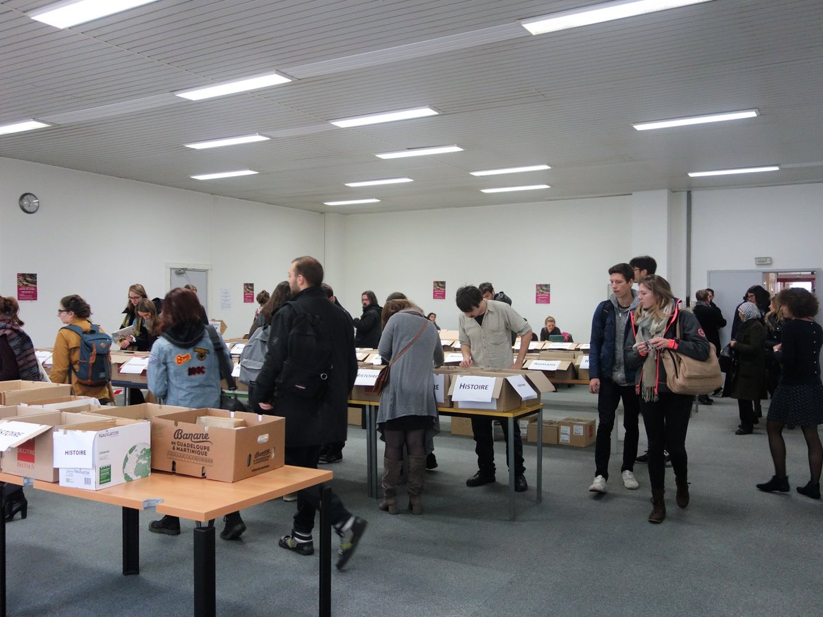 BuLilleSHS's tweet photo. #MaBUSHS♥
#souvenirs de l'une de nos Bourses aux livres, en 2016. https://t.co/iccH1kIkKK