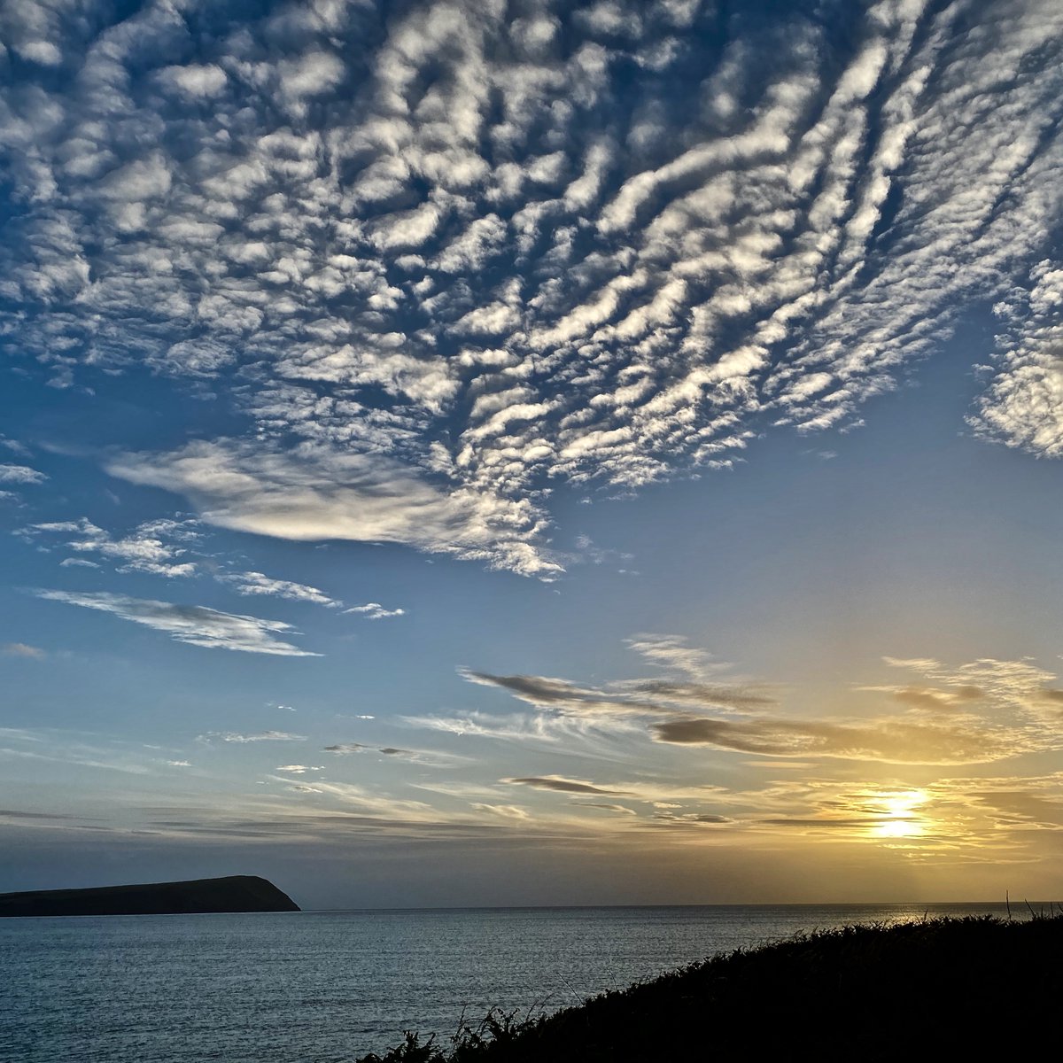 Lovely #sundown walk on the #PembrokeshireCoastPath over #MorfaHead last night.

#dinashead #newportpembs #newportpembrokeshire #thephotohour #stormhour #walescoastpath #pembrokeshirecoast #visitpembrokeshire