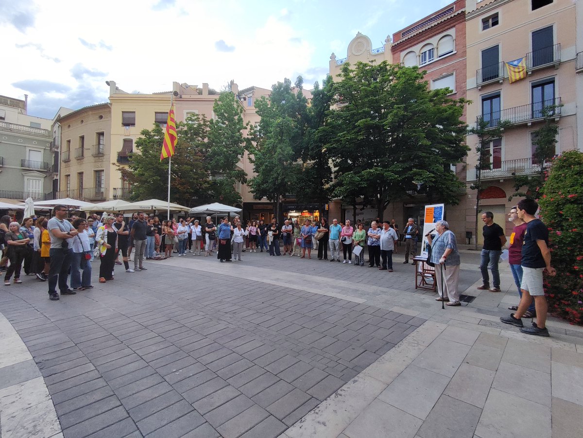 DonesAmbEmpenta's tweet image. Compartim la solidaritat, el dol, la indignació i la vergonya per la massacre a Melilla i el maltracte a la frontera amb el Marroc.

@igualadaacull @UCFR_ANOIA

#Racismeinstitucional 
#Cappersonaésillegal #regularitzaciója #regularitzacióxtotes #regularizacionya