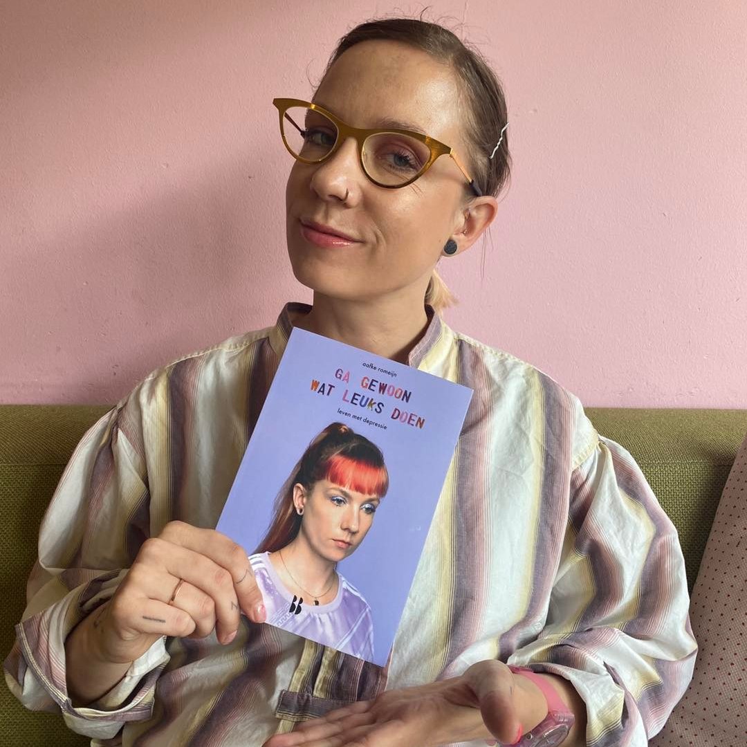 Aafke Romeijns nieuwe boek staat inmiddels op Storytel waar ze het zelf voorleest. Nog vetter is natuurlijk om dit live te horen en te zien op 10 september. Dan staat de schrijfster onder de vlag van ‘Music &amp; Words’ op BGH.

Meer lezen over dit genre?: bettergethit.com/music-words/