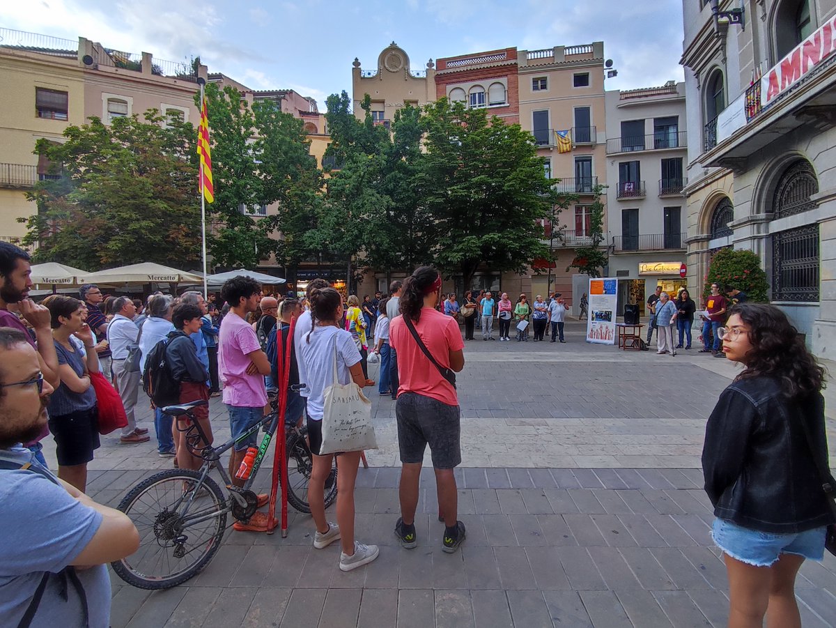 DonesAmbEmpenta's tweet image. Compartim la solidaritat, el dol, la indignació i la vergonya per la massacre a Melilla i el maltracte a la frontera amb el Marroc.

@igualadaacull @UCFR_ANOIA

#Racismeinstitucional 
#Cappersonaésillegal #regularitzaciója #regularitzacióxtotes #regularizacionya