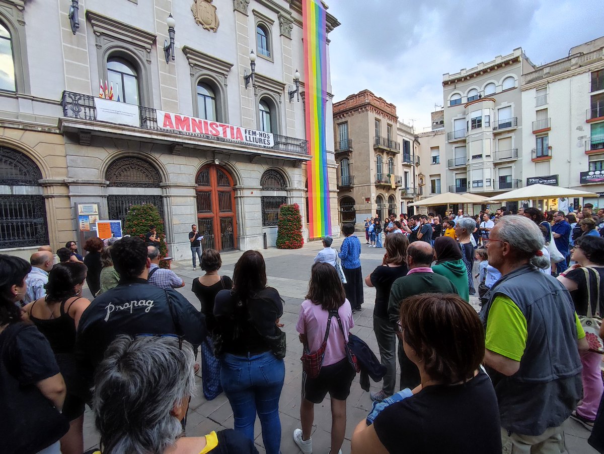 DonesAmbEmpenta's tweet image. Compartim la solidaritat, el dol, la indignació i la vergonya per la massacre a Melilla i el maltracte a la frontera amb el Marroc.

@igualadaacull @UCFR_ANOIA

#Racismeinstitucional 
#Cappersonaésillegal #regularitzaciója #regularitzacióxtotes #regularizacionya