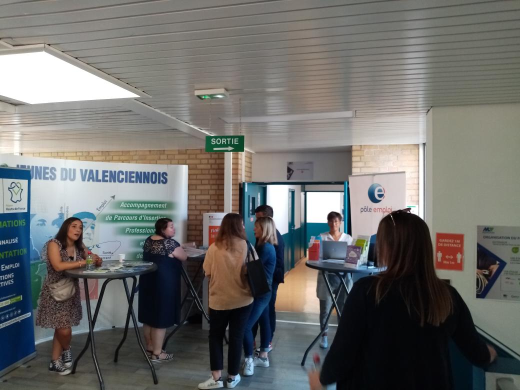 hottin_sullivan's tweet photo. #TousMobilisés pour la formation des jeunes du valenciennois.. Forum formation ce jour locaux de la mission locale de Valenciennes.. Pôle emploi mobilisé.. 1er levier à la reprise d emploi😉👍 @FredericDanel @SeverineDelong @ElsaMiquel @MBESTELLE10 @david_megh @BenoitDegaille https://t.co/s1vPmeDuh3