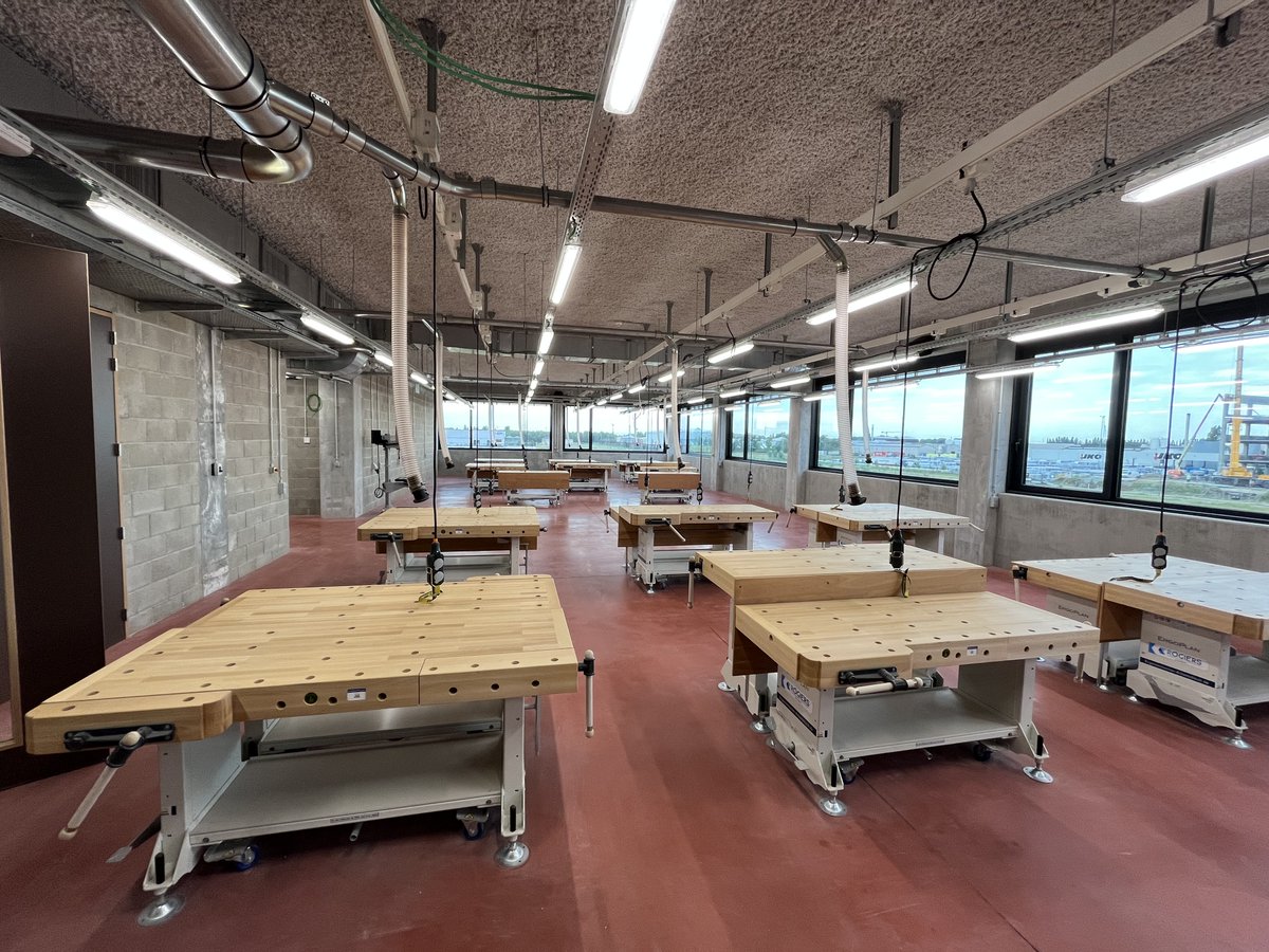 181 down, 1 to go! 😮 Gisteren oplevering van Campus #Bluegate in #Antwerpen Zuid. Technische campus in de hoogte: verschillende ateliers en infrastructuur gestapeld over 6 verdiepingen. 🏢