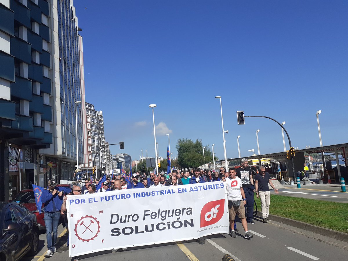 RadioKras's tweet photo. Movilización de trabajadores de Duro Felguera en Xixón https://t.co/RhvHLJTZF6