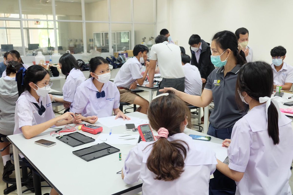 UP_university's tweet photo. คณะวิทยาศาสตร์ ต้อนรับน้องๆ จากโรงเรียนพะเยาพิทยาคม ดูงานฝึกปฏิบัติการทางวิทยาศาสตร์และปฏิบัติการคณิตศาสตร์
#คณะวิทยาศาสตร์ #มหาวิทยาลัยพะเยา
#UniversityofPhayao #SCIENCEUP
#SDG4 #SDG17
อ���านต่อ https://t.co/NeEgKrQ269 https://t.co/BliNdjYCGW