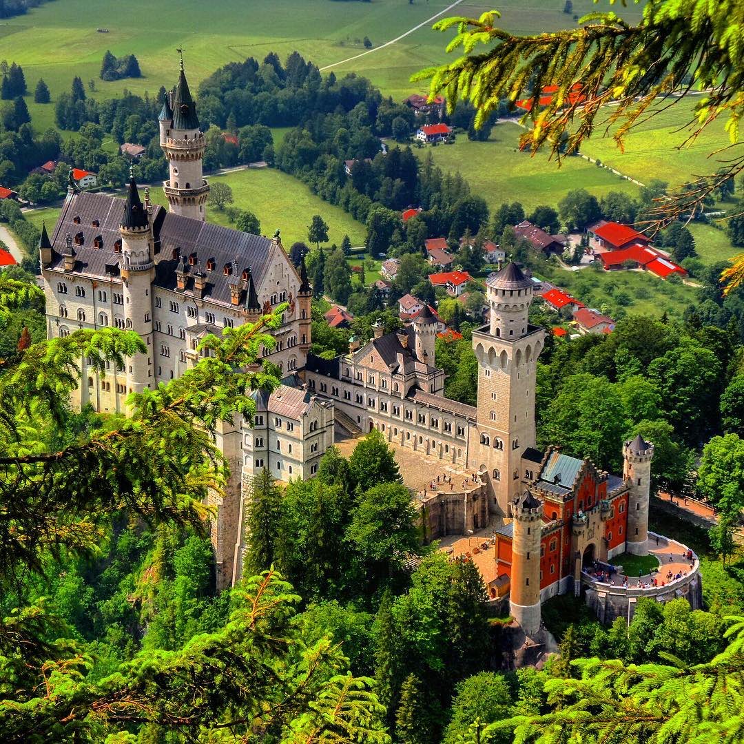 tiggylea's tweet photo. Neuschwanstein castle (Germany) 💛 https://t.co/Gjr8XgLgwP
