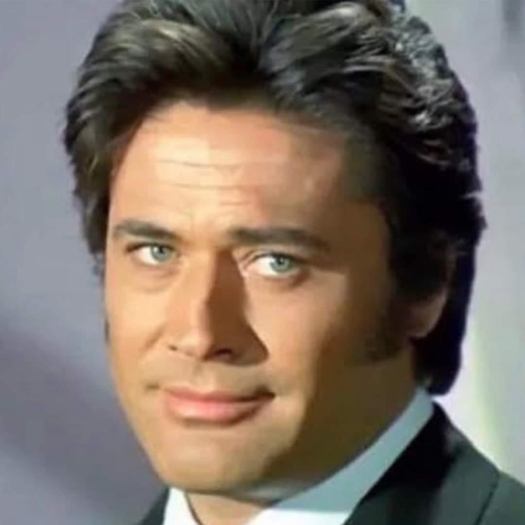 Bir yıldız daha kaydı. Yolun ışık  olsun yattığın yer incitmesin #CueneytArkın