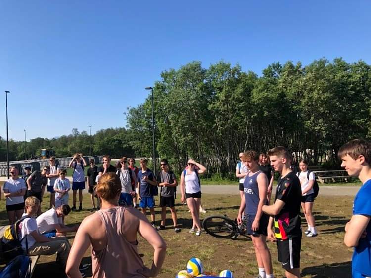 Agio Sandvolleyballskole er i gang!
Takk til @SpareBank1_no Nord-Norge og #Samfunnsløftet for støtten! #Tromsø #Norway #sandvolleyball #beachvolleyball #BKTromsø #AgioForvaltning