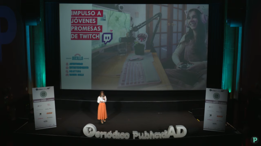 Arena_es's tweet photo. Ramos: asociamos a Twitch con 4 creadores pero hay muchísimo talento en la plataforma. Por eso, el apadrinamiento se está convirtiendo en una práctica muy habitual y para el proyecto #DominosEffect nos servimos de IlloJuan como padrino de talentos emergentes. #ForoBrandedContent https://t.co/wHKwZ6jVXB