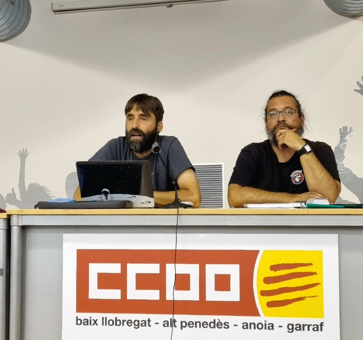 Es el turno de explicar los diferentes acuerdos alcanzados con los proyectos (Silence y Hub) por parte del compañero <a href="/JaviAdalid/">Javier Adalid Garcia 🔻</a> .

▪️Salario metal bcn + complemento 20%

▪️Garantía de empleo 3 años, indemnización mínima de 25.000€

▪️Contratación prioritaria personal Nissan