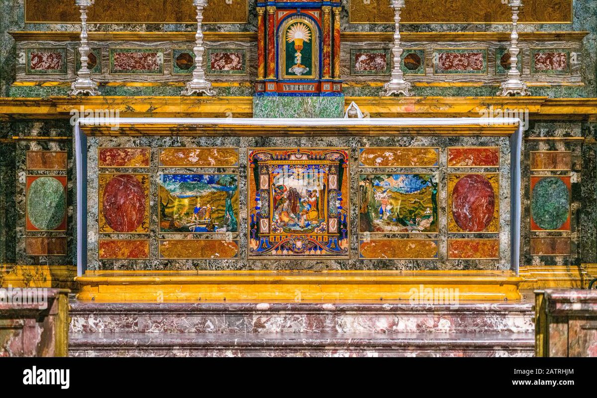 L’altare della #BasilicadiSanLorenzo è stato commissionato da #PietroLeopoldo nel 1785 a Gaspare Maria Paoletti, architetto fiorentino vissuto tra il 1727 e il 1813.