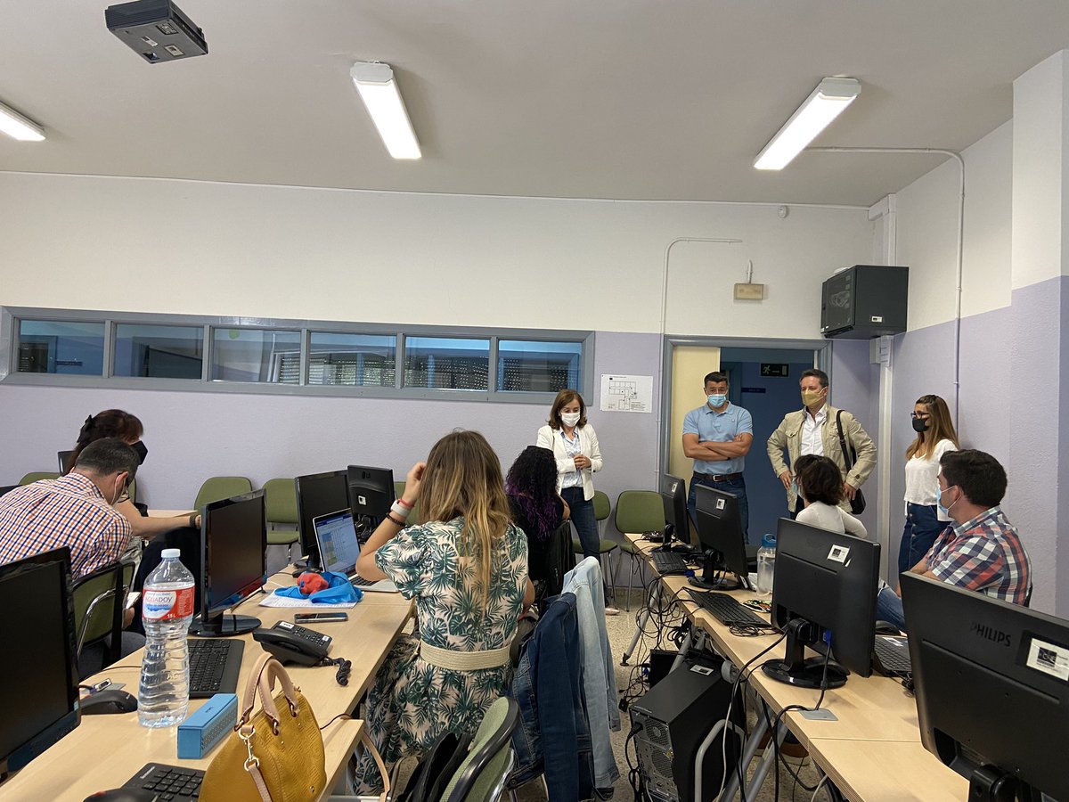 Cerramos el curso 21-22 con la visita de la directora provincial con una valoración más que positiva del trabajo realizado en la #CompDigEdu_CyL 

Agradecimiento al <a href="/cfievalladolid/">CFIE VALLADOLID</a> 
<a href="/educacyl/">Educación JCyL</a> 
#compdigedu