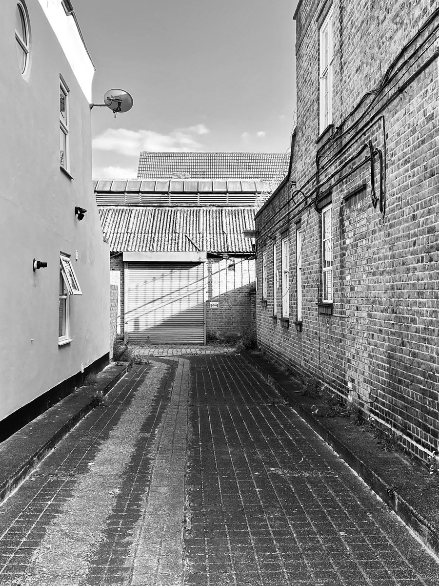 Often side streets get overlooked but the #shadows caught my eye #crystalpalace #crystalpalacetriangle #urbanphotography #urbanlife #urban #photooftheday #southlondon #southeastlondon #london #londonlife #london🇬🇧