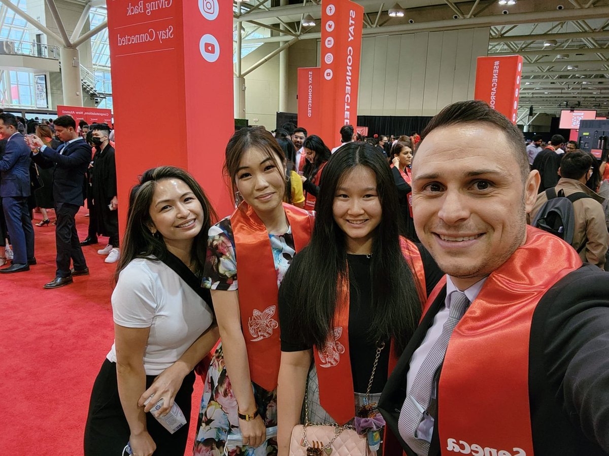 Lalalis74785010's tweet photo. @SenecaCollege @MTCC_Events #SenecaGrad #EVM2020 super excited to see my fellow classmates in person again after 2 years!! 🎓✨ https://t.co/UNB3d1jKBw