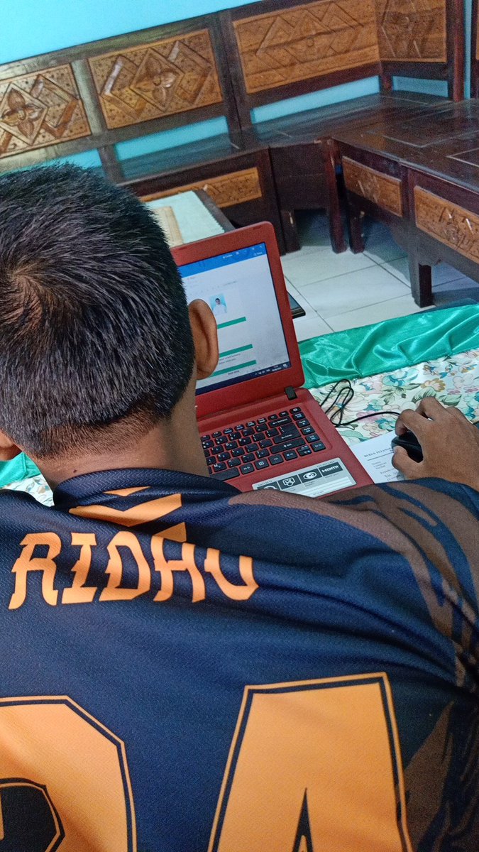 screat1111's tweet photo. SKSKSKSKSKSK DI BANTUIN BUAT CV SAMA DOI https://t.co/LpLbjlmhXu