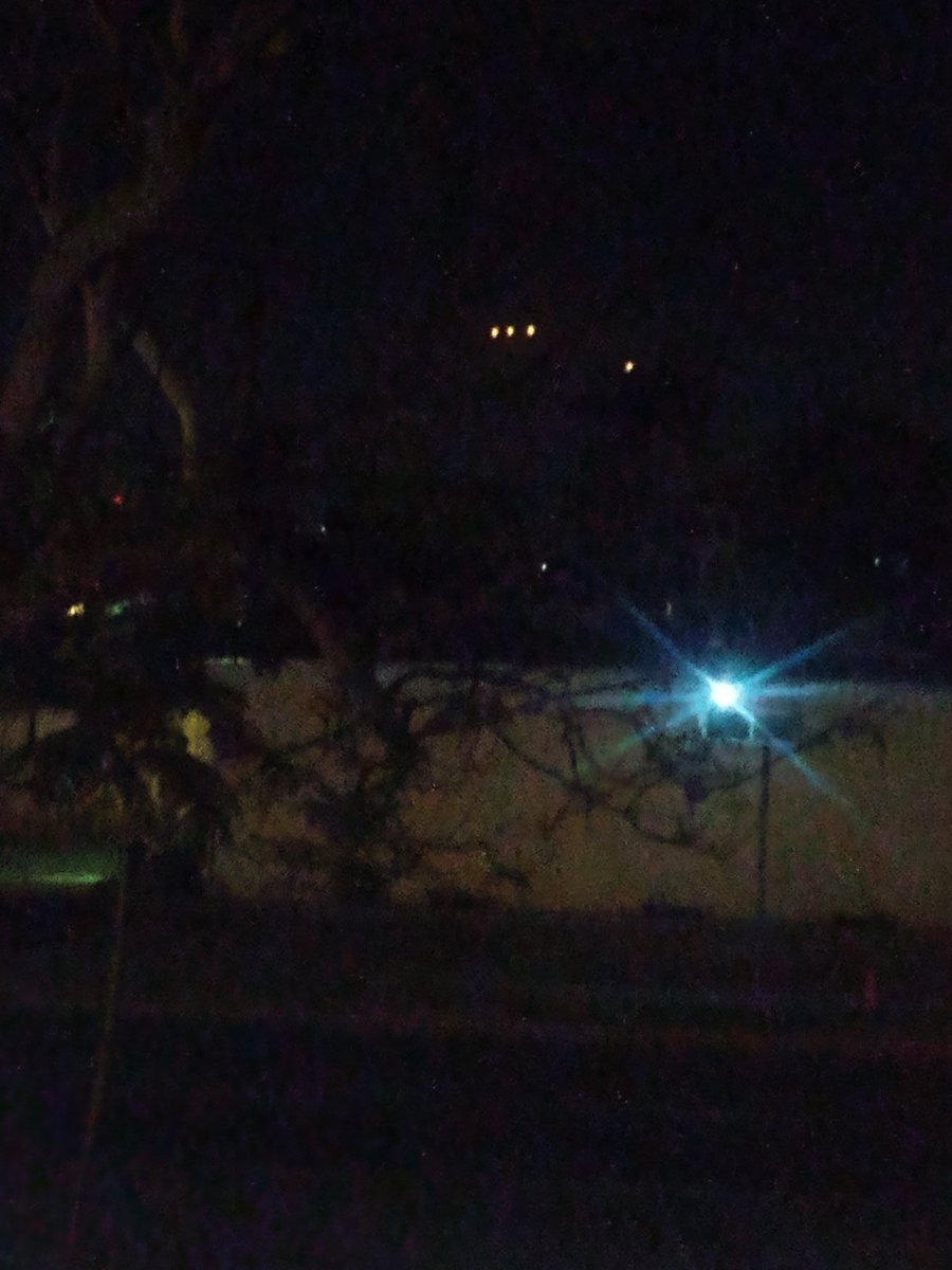 CClipperhands's tweet photo. Strange lights have been in the sky over #sandiego for maybe 15 mins. My view is overlooking the bay. https://t.co/Y1iEkIU4V8