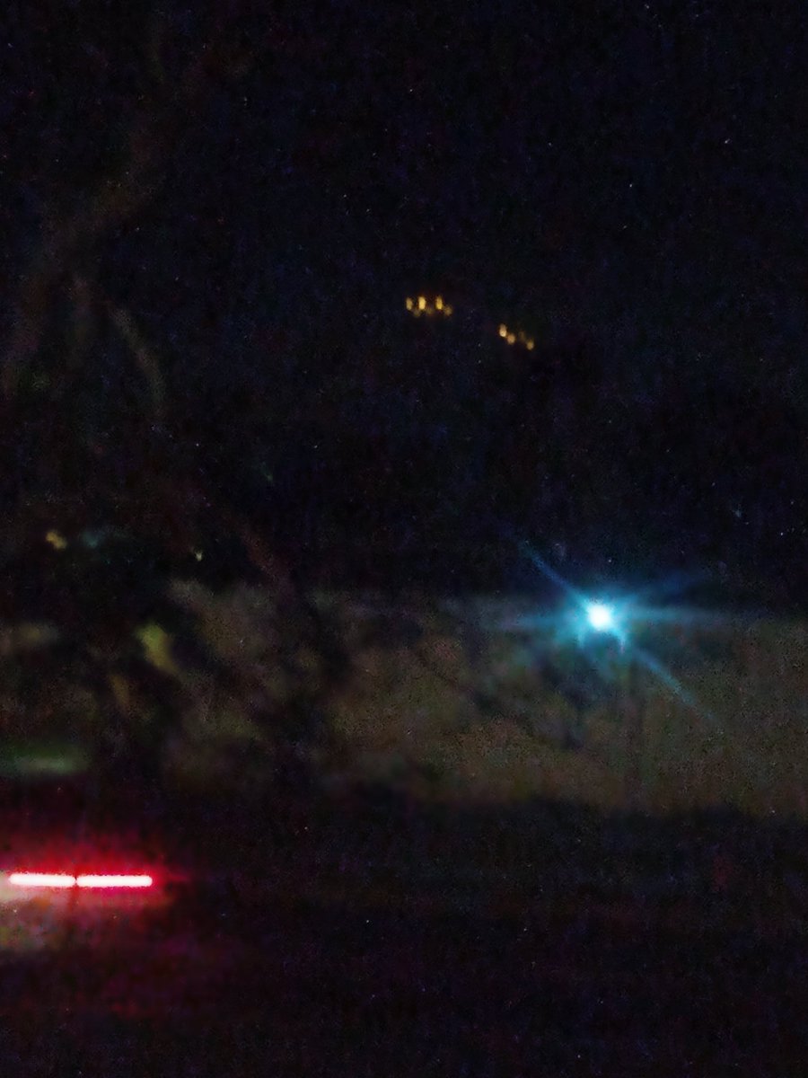 CClipperhands's tweet photo. Strange lights have been in the sky over #sandiego for maybe 15 mins. My view is overlooking the bay. https://t.co/Y1iEkIU4V8