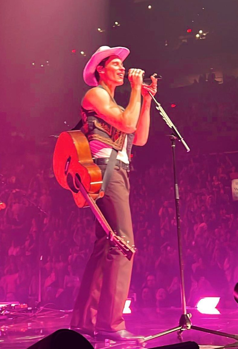 FWUCCU7WQAI8QxG?format=jpg&name=medium