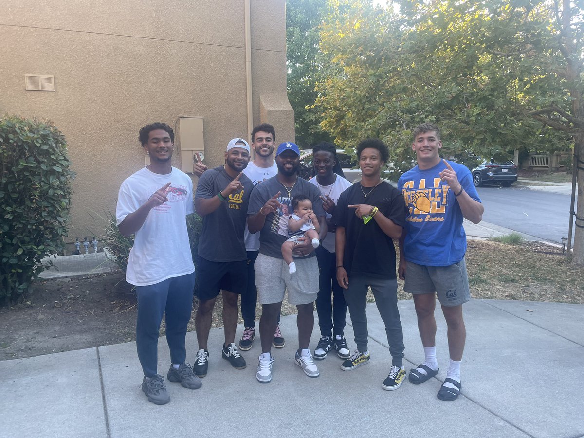 What a way to start off vacation🙌🏾 It’s bigger than ball over here 💯 Good vibes, eats and competition! Congratulations to @theDScott7 and his team for holding it down in Taboo. Who’s next to join this fam?! 👀#GoersOnly #GoBears 🐻🐻