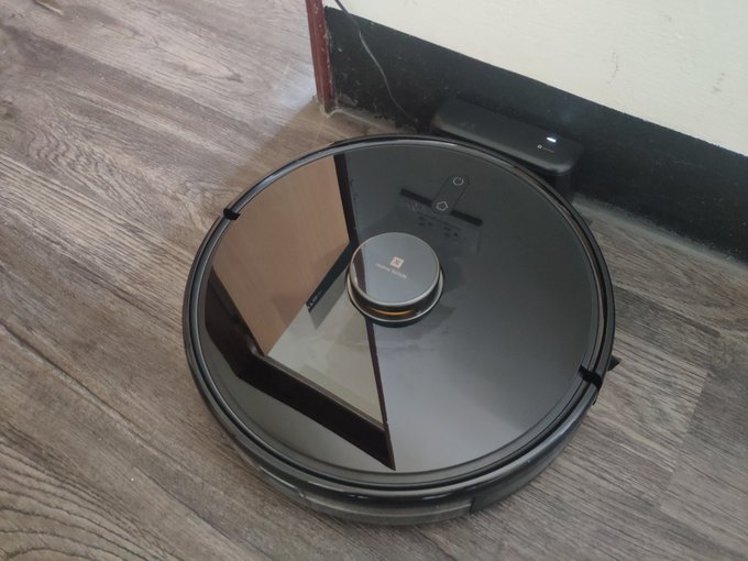 新しいメイドは来ました 