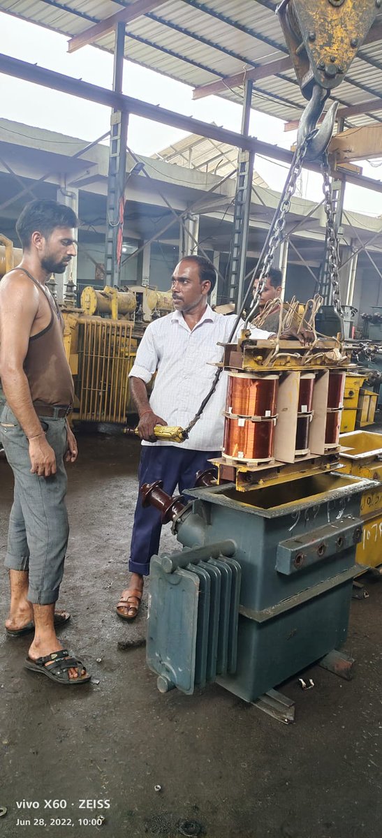 jeworkshopskb's tweet photo. @mduppcl @DvvnlWorkshop @DvvnlDirectorT @MDDVVNL @aksharmaBharat @EMofficeUP @sumitku91593268 @SPSINGH80774918 विद्युत कार्यशाला शिकोहाबाद पर उच्च गुणवत्ता एवं साफ सफाई के साथ परिवर्तक मरम्मत का कार्य जारीl https://t.co/B6ogvBN0I7