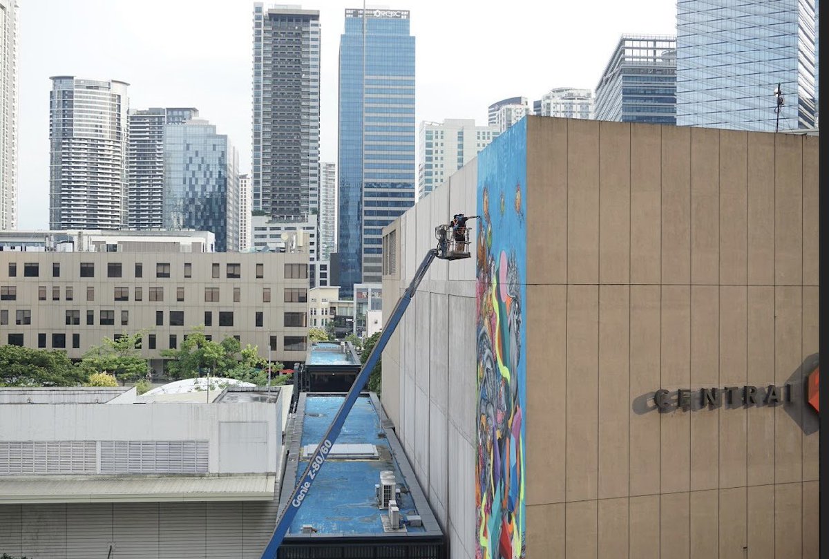 25x10 meter wall mural is a collaboration by visiting French artist CEET Fouad and Filipino artist Egg Fiasco, completed over 7 days, made possible with support of SSI Group, Inc. and Rustan Group of Companies. | via <a href="/willardcheng/">Willard Cheng</a>