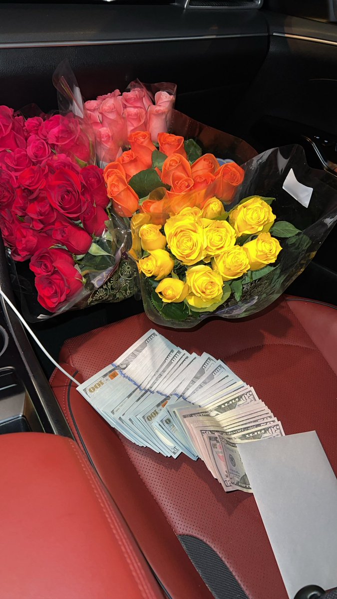 liljosh_01's tweet photo. Key to a bitch heart racks &amp; roses 🤞🏾 random day showin love &amp; appreciation to real one https://t.co/0uMeoGzS1r