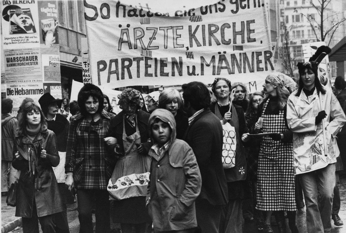 24 มิ.ย.วันที่อเมริกาเดินถอยหลัง แต่เยอรมันเดินไปข้างหน้าเรื่องสิทธิการทำแท้ง  รัฐสภาเยอรมันพร้อมใจกันโหวตยกเลิกกฎหมายยุคนาซีมาตรา219a  ที่เอาผิดกับหมอที่โฆษณาว่าให้บริการยุติการตั้งครรภ์ 
ประเทศไทยอย่าคิดว่าแก้กม.แล้วก้าวหน้านะ ทุกวันนี้คนก็ยังไม่รู้อยู่ดีว่าสถานบริการอยู่ที่ไหน