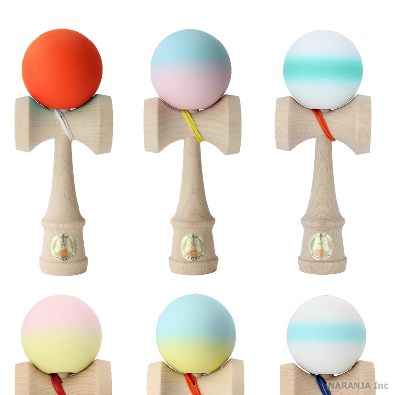 ジャグリングショップ ナランハ 新色 けん玉 大空 マット 人気のけん玉 大空 マット にツートンカラーのピンク 黄が追加され ターコイズライン 水色ラインの入ったけん玉が登場しました お好みの色やデザインでお選びください 商品ページ
