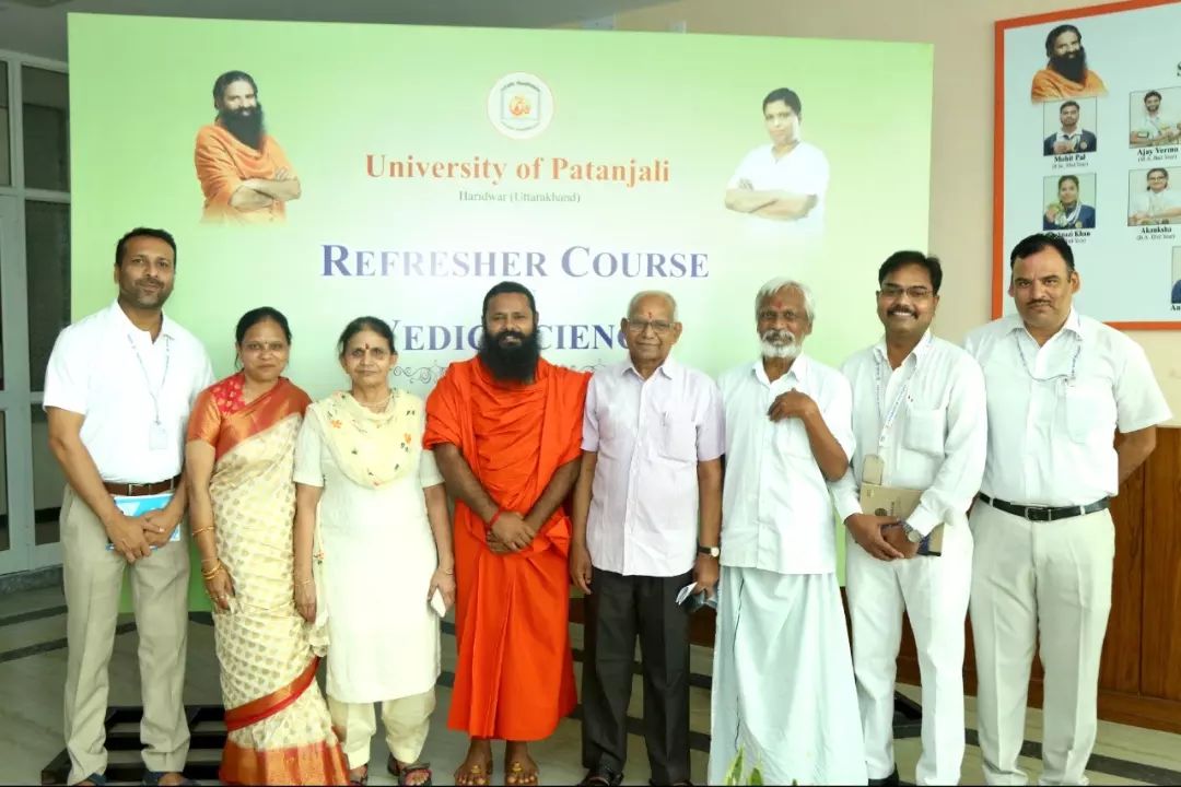 पतंजलि विश्वविद्यालय में पुनश्चर्या पाठ्यक्रम के सातवें  दिन पूज्य स्वामी रामदेव जी एवं प्रति-कुलपति वैदिक विद्वान प्रो. महावीर अग्रवाल जी का मार्गदर्शन प्राप्त हुआ।
#Universityofpatanjali